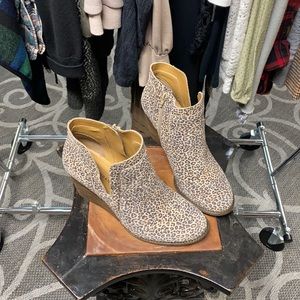 Lucky Band Size 11M Cheetah Side-Cut Bootie